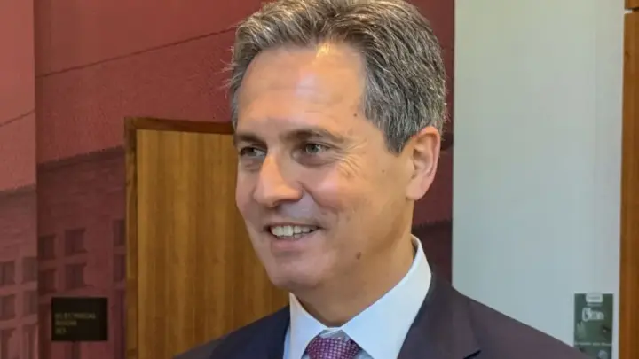Membro do Fed defende mais um aumento dos juros para conter inflação