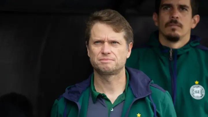 Fernando Seabra, do Coritiba, é o 20º técnico demitido no Brasileirão