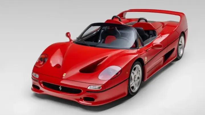 Ferrari F50 com menos de 200 km poderá ser leiloado por R$ 100 milhões