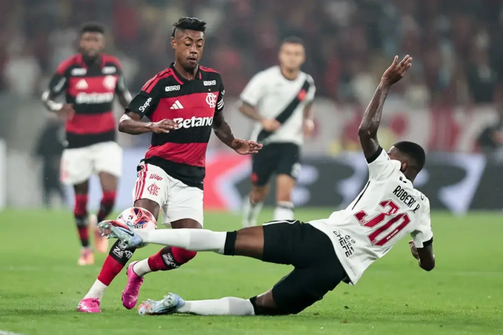 Flamengo defende liderança e sequência invicta de 14 jogos contra o Vasco