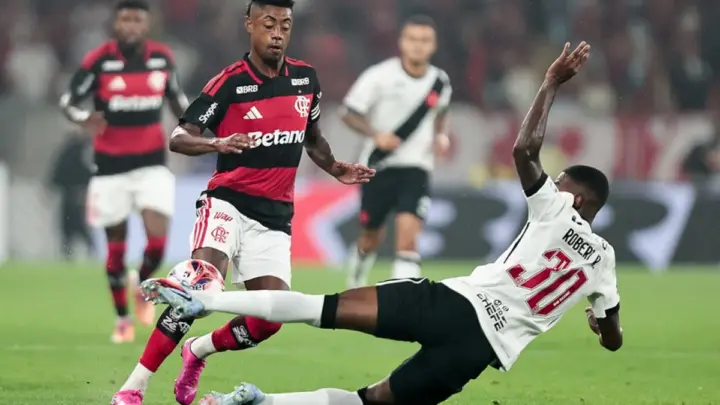 Flamengo defende liderança e sequência invicta de 14 jogos contra o Vasco