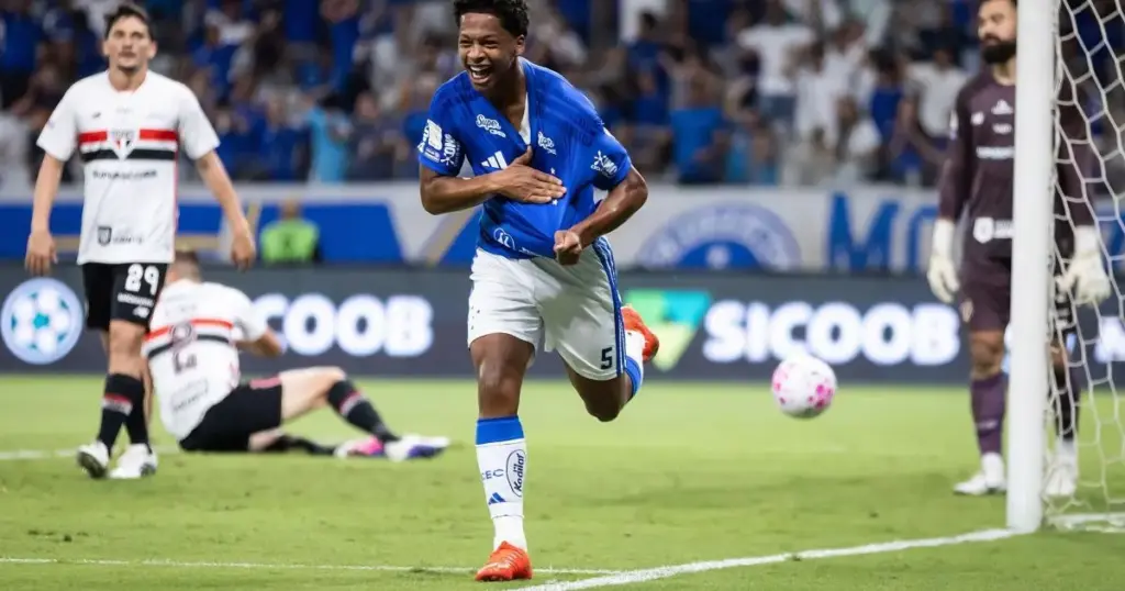 Zé Lucas se adapta ao Cruzeiro e deve ser titular no Brasileirão