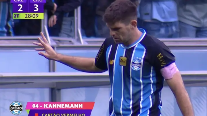 Grêmio: Walter Kannemann faz gesto de roubo e é expulso contra o Cruzeiro
