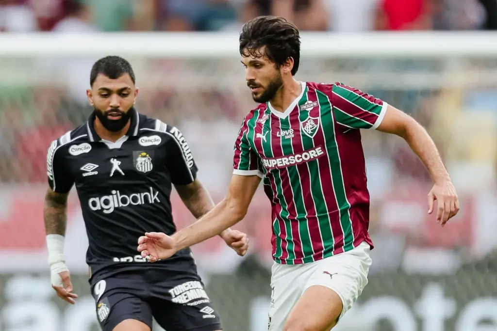 Igor Rabello, zagueiro do Fluminense, aplica caneta em Neymar; veja