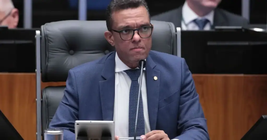 Após rompimento com Bolsonaro, Otoni de Paula não é reeleito à Câmara