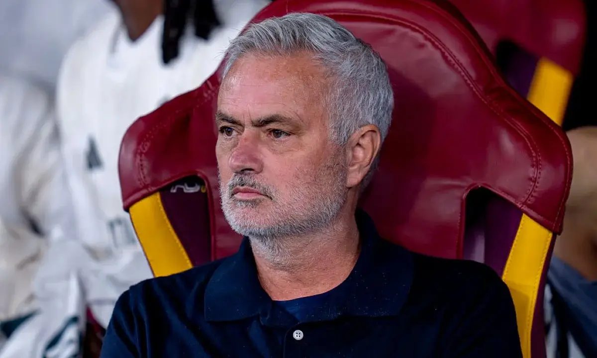José Mourinho sai em defesa de Vini Jr.: "Eu teria forçado uma saída"
