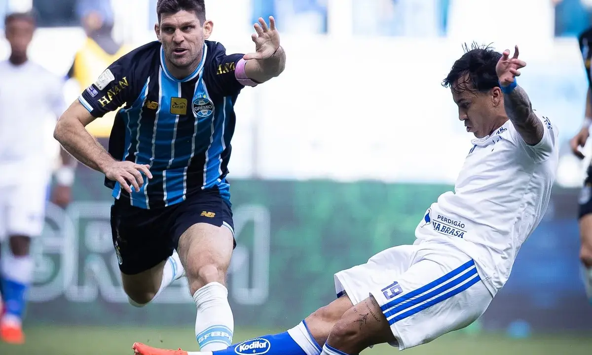 Kaio Jorge faz hat-trick, Cruzeiro vira contra o Grêmio e deixa rival no Z4