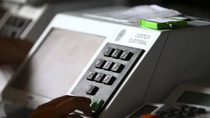 Teste de integridade vai conferir funcionamento das urnas neste domingo (4)