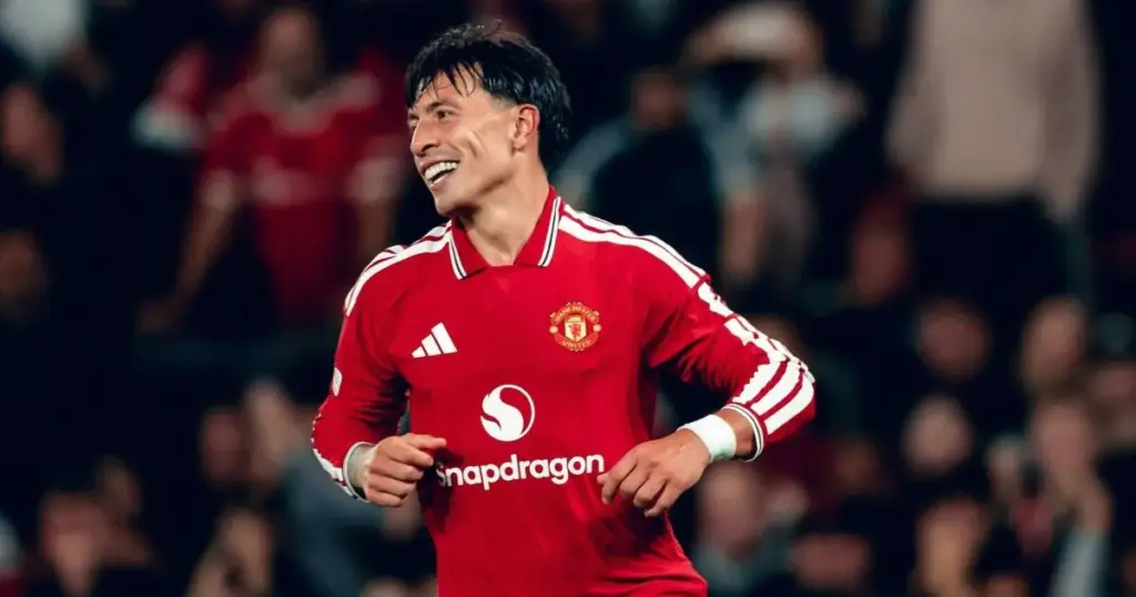 Zagueiro do Manchester United pede desculpas após críticas à diretoria