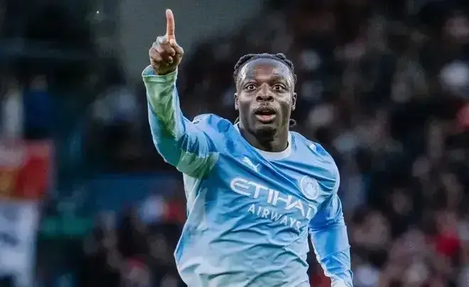 Manchester City goleia Liverpool e segue 100% na Premier League