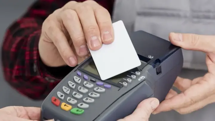 Pagamento recorrente na máquina de cartão: funcionamento e vantagens