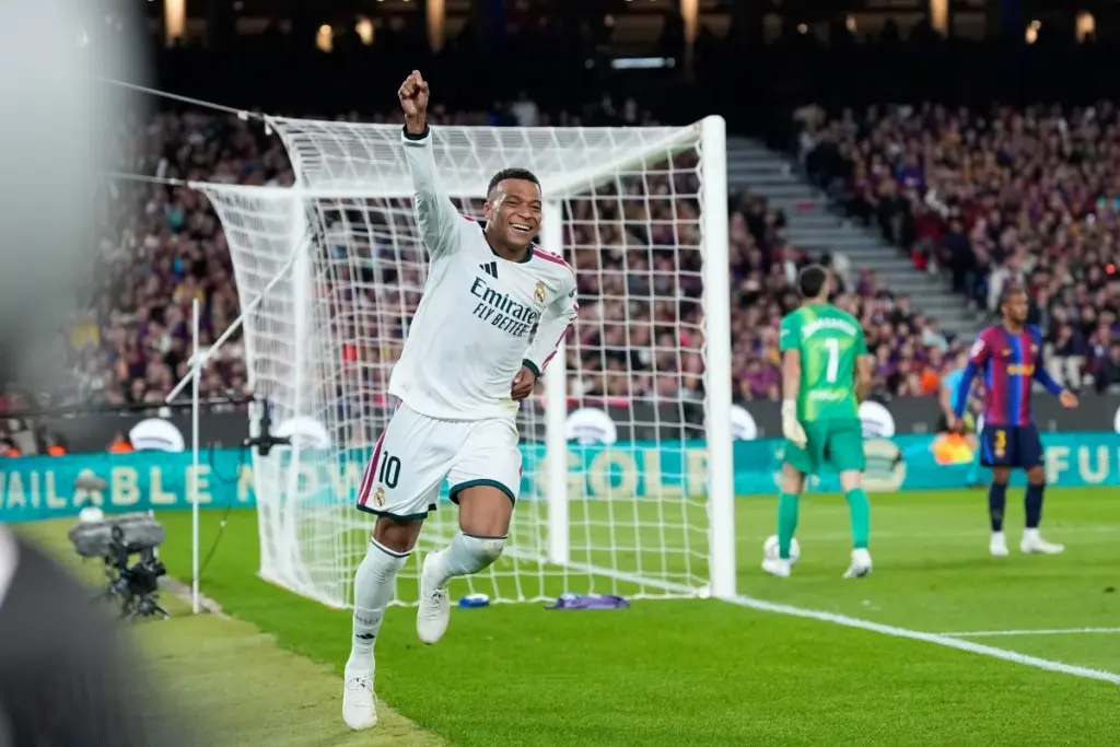 Mbappé marca pela segunda vez e coloca o Real Madrid na frente do placar