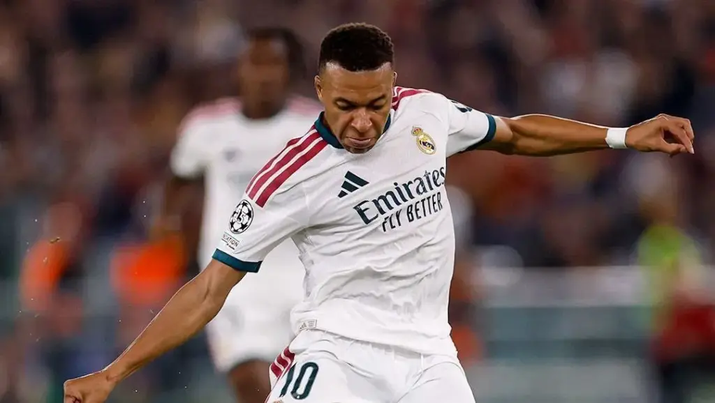 Mbappé supera Messi e bate recorde histórico na Champions League