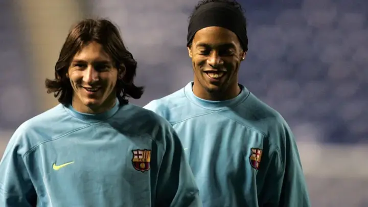 Ronaldinho Gaúcho homenageia Messi: “Alegria ter feito parte da história”