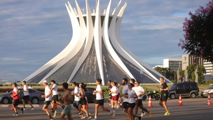 Metrópoles Endurance Corrida: médico explica benefícios de correr à noite