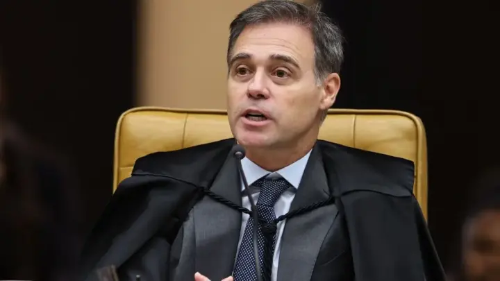 Ministro do STF André Mendonça vota em Brasília
