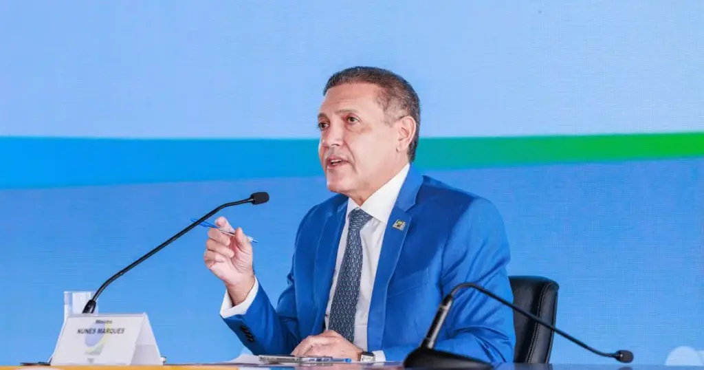 Presidente do TSE, Nunes Marques vota no 2º turno em Brasília