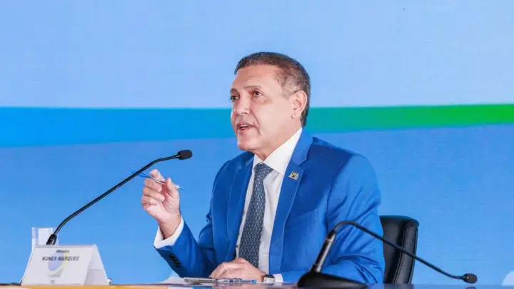 Presidente do TSE, Nunes Marques vota no 2º turno em Brasília