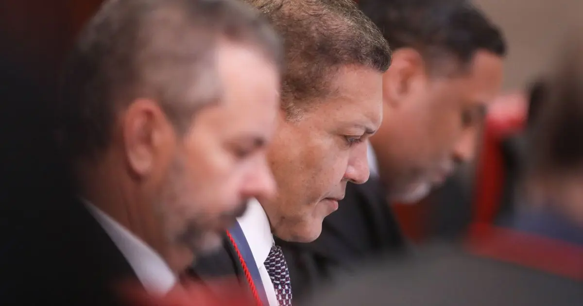TSE aplica multa de R$ 5 mil a Flávio por ligar Lula ao PCC e ao CV