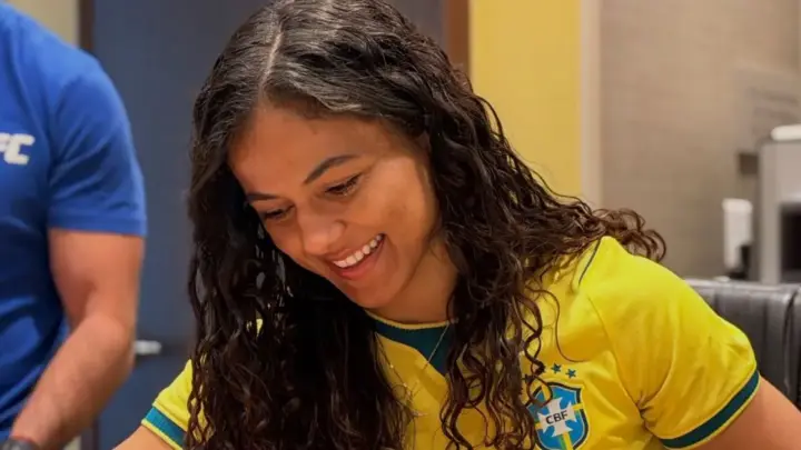 Brasileira Natália Silva busca cinturão inédito do UFC: “Vivendo o sonho”