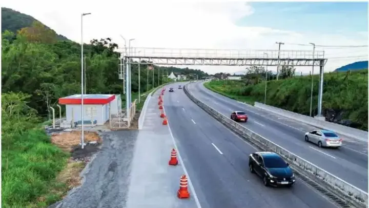 Governo assina contrato para estruturar concessão de rodovias federais