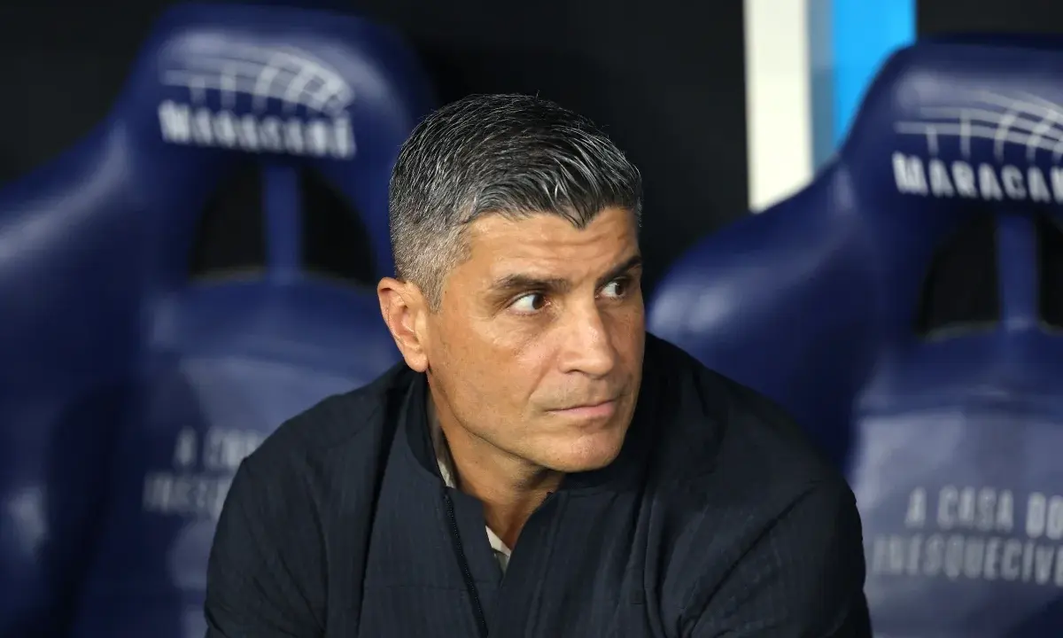 Pedro Emanuel reconhece erro de Léo Jardim, mas diz: "Não vou abandonar"