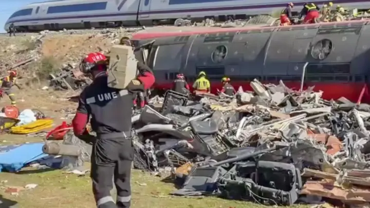 Tragédia na Espanha: colisão de trens provoca 69 mortes