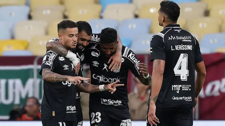 Philippe Coutinho marca primeiro gol pelo Santos contra o Fluminense