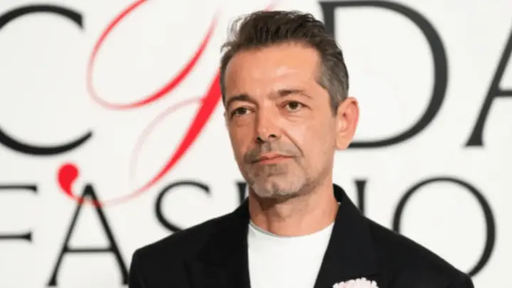 Versace volta à alta-costura após 10 anos com estreia de Pieter Mulier