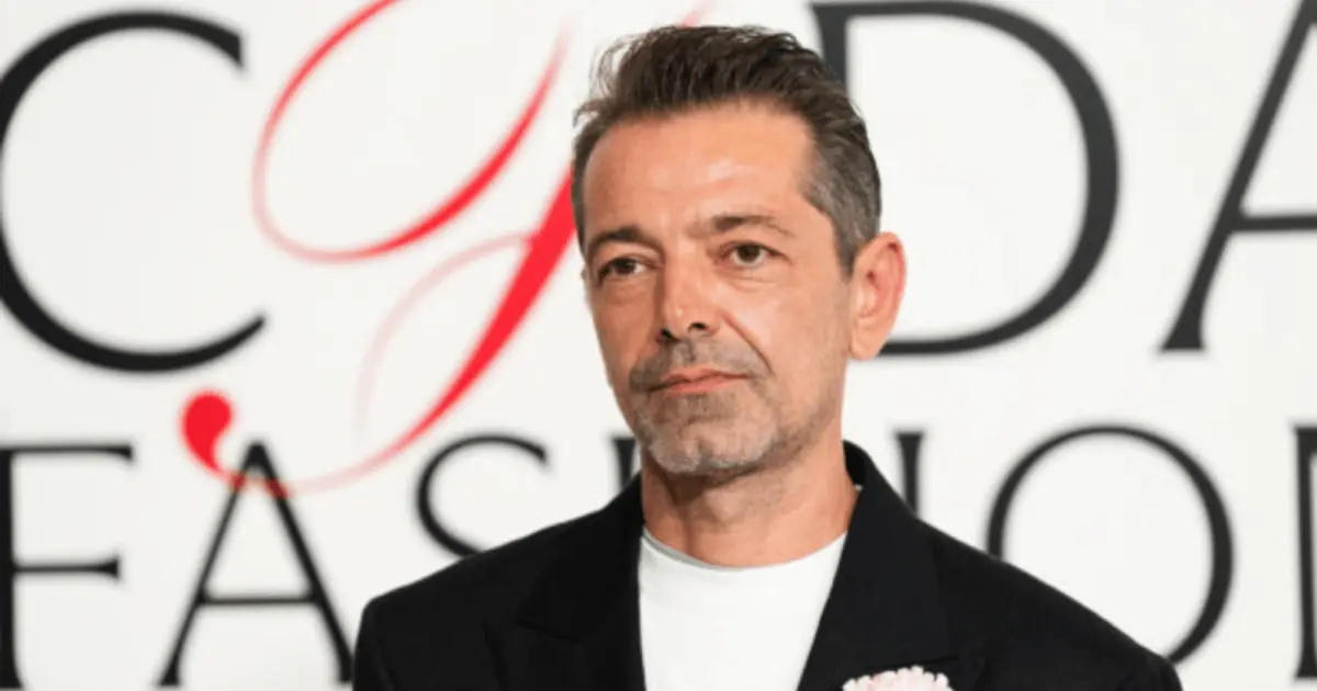 Versace volta à alta-costura após 10 anos com estreia de Pieter Mulier