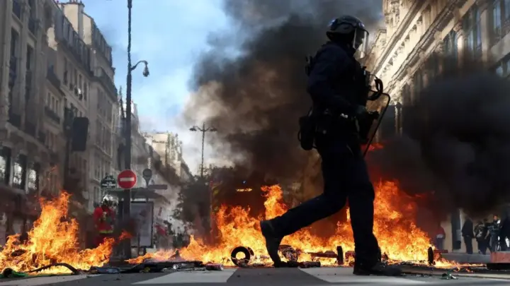 Análise: Como os protestos na França impactam as marcas de luxo?