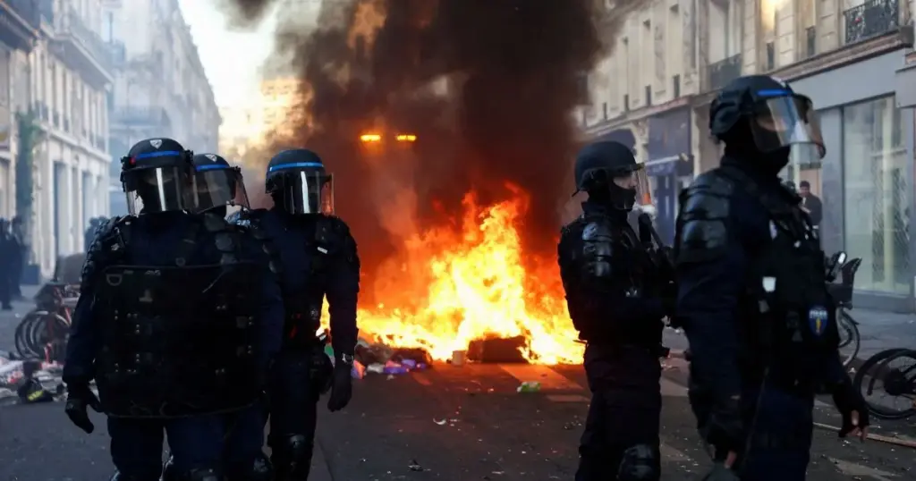 EUA emitem alerta de segurança para cidadãos na França antes de protestos
