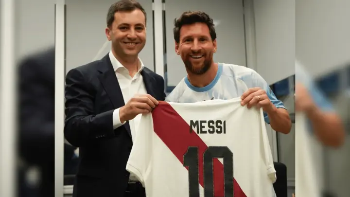 River Plate homenageia Lionel Messi antes de despedida no Monumental