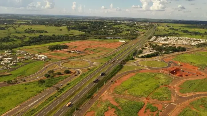 Transporte deve ter queda de 4% nos investimentos em 2027, diz CNT
