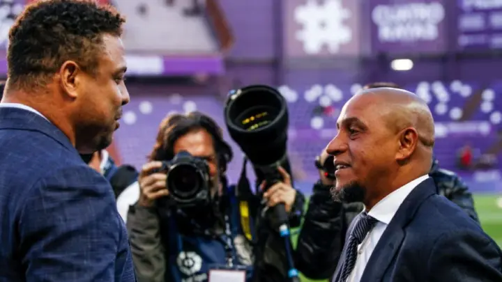Ronaldo e Roberto Carlos assinam compra da SAF da Inter de Limeira