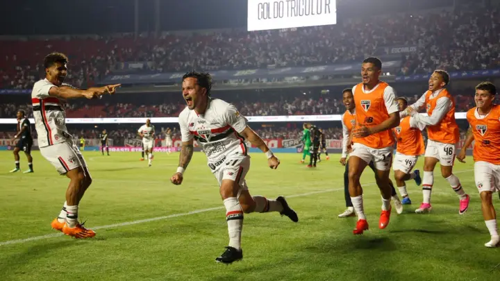 São Paulo vence Vasco e se firma na briga por vaga na Libertadores 2027