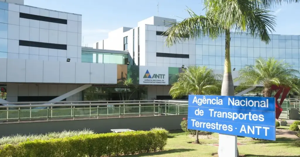 Piso mínimo do frete: ANTT mira o bolso e o caminhão