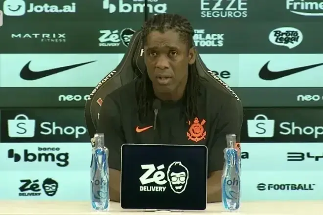Seedorf celebra 1ª vitória no Corinthians: “Vamos respirar, senão morremos”