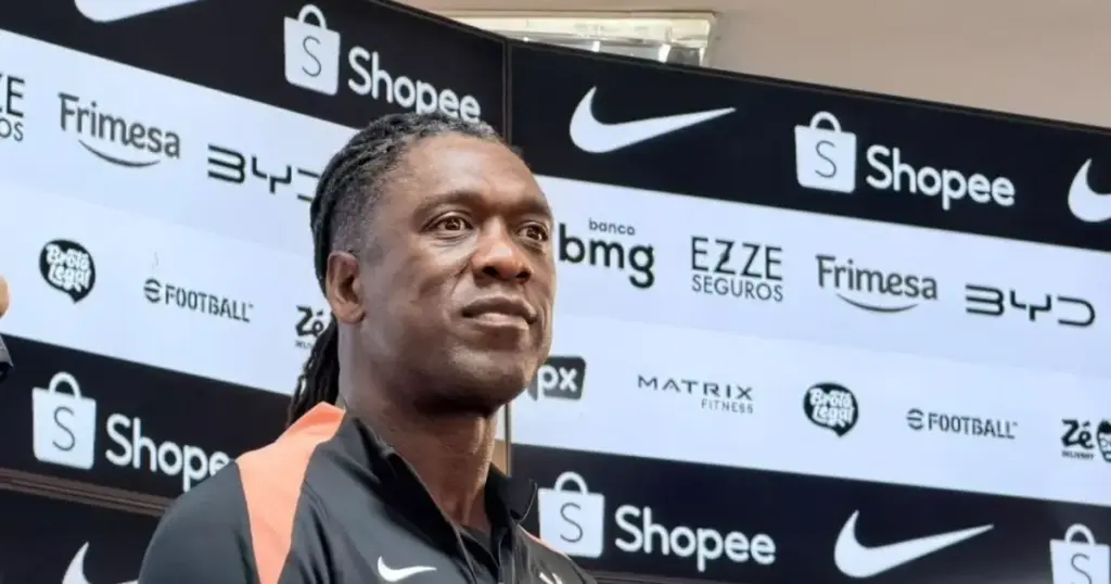 Sem nome no BID, Seedorf fica fora do banco do Corinthians contra o Vitória