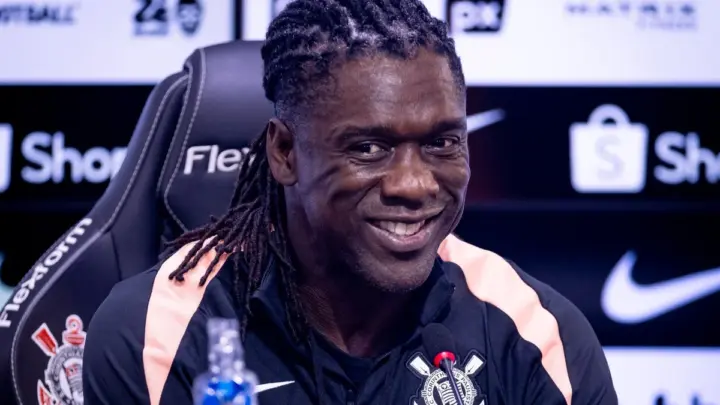 Seedorf não comanda Corinthians contra o Vitória por falta de documentação