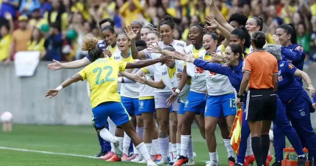 Com golaço de bicicleta, Seleção feminina vence a Argentina em amistoso