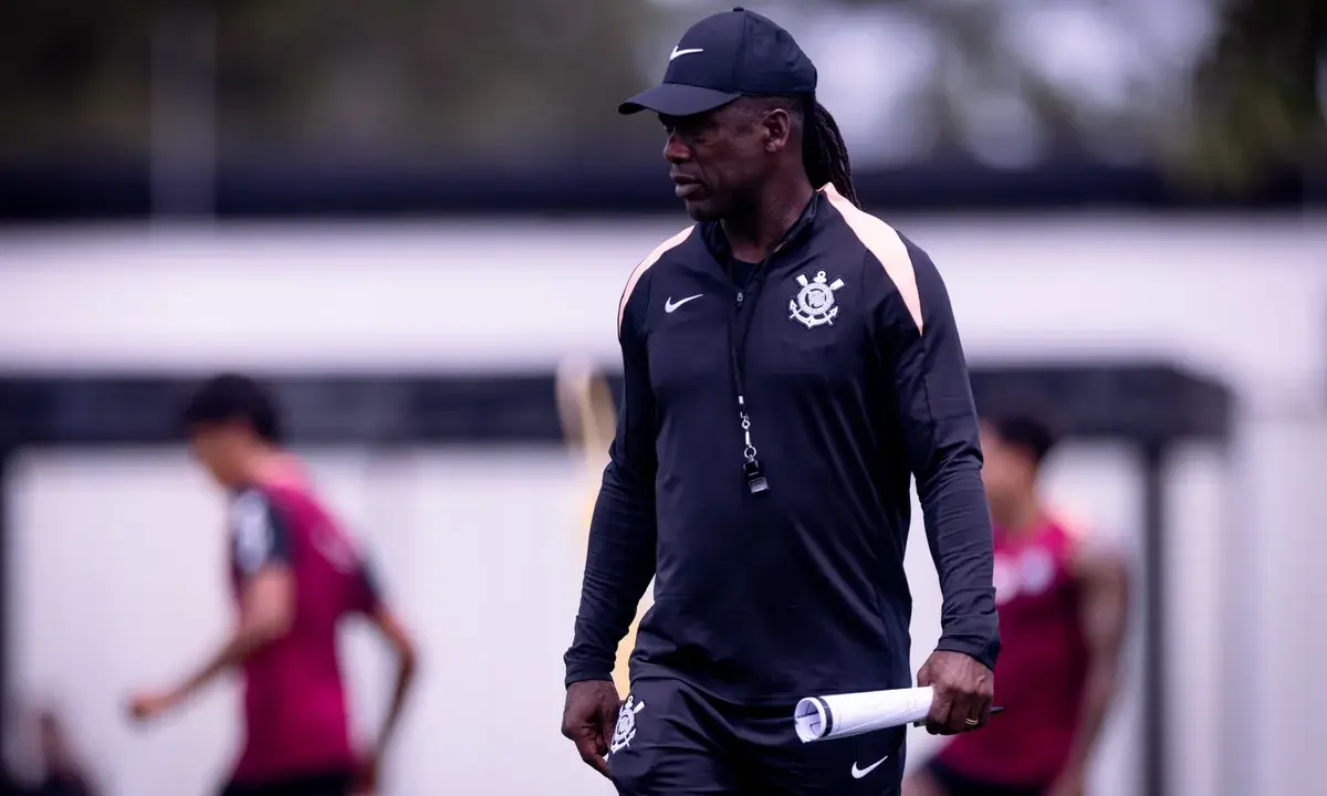 Sem Seedorf, Corinthians tenta se afastar do Z4 diante do Vitória