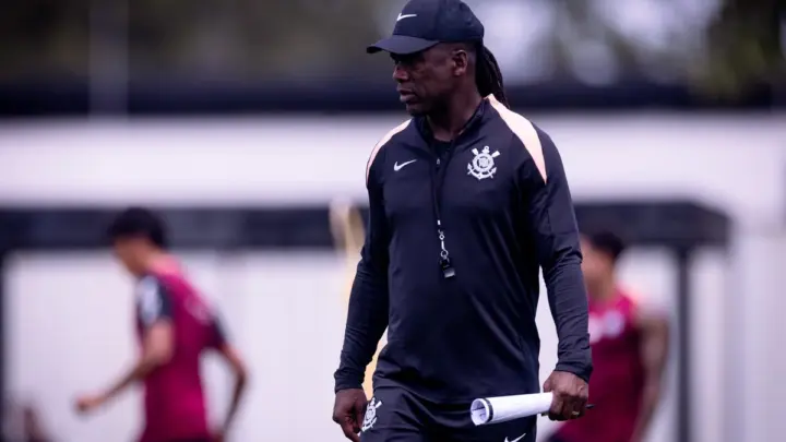 Sem Seedorf, Corinthians tenta se afastar do Z4 diante do Vitória