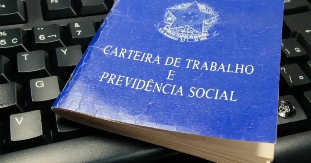 Senado aprova em 1º turno PEC que acaba com a escala 6×1; votação segue