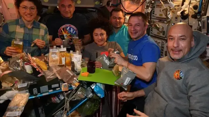 Sorvete que não derrete e alimentos desidratados: o que os astronautas comem no espaço?