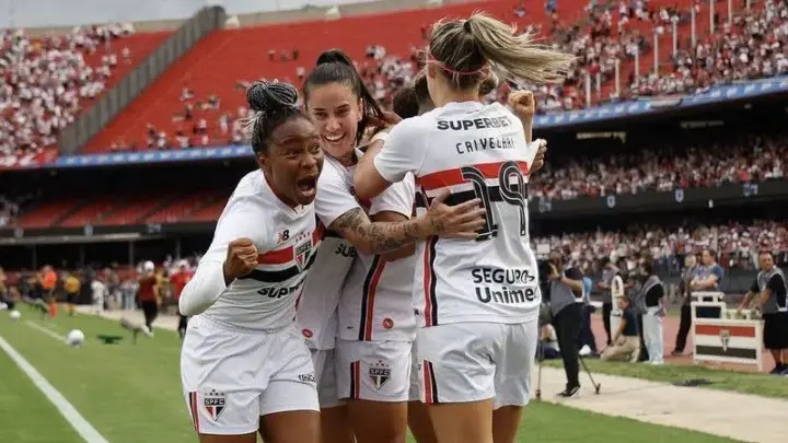 São Paulo empata com o Corinthians e conquista o Brasileirão feminino