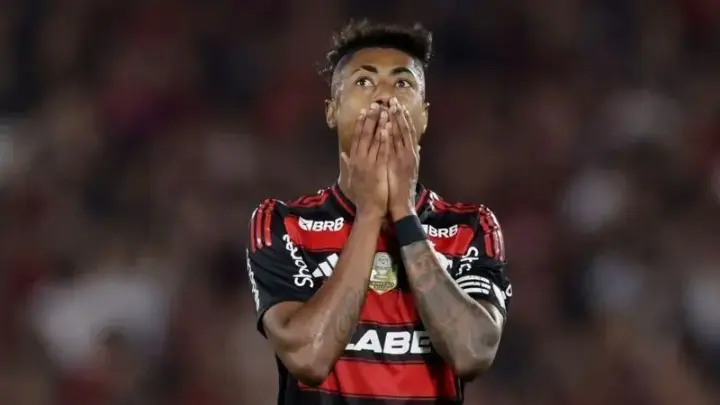 Bruno Henrique mostra abatimento após queda do Flamengo: “Difícil falar”