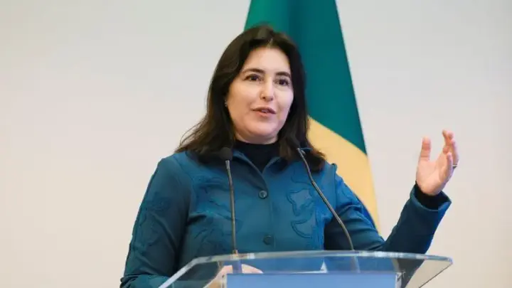 Fuga de Flávio enfraquece extrema direita no país, diz Tebet à CNN