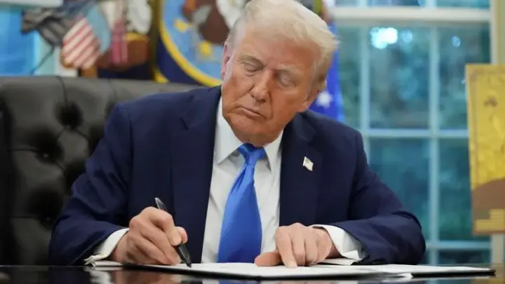 Trump invoca Lei da era da Guerra Fria para produção e refino de petróleo