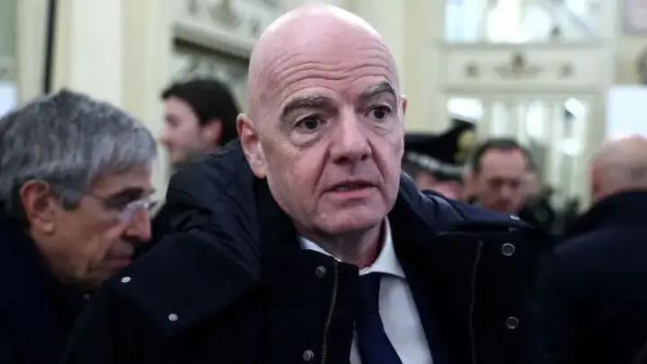 Uefa exige explicações da Fifa sobre a presidência de Infantino